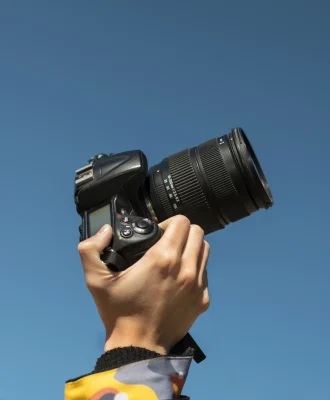 Appareil photo professionnel utilisé pour un shooting à Marrakech par l’agence Mivara.